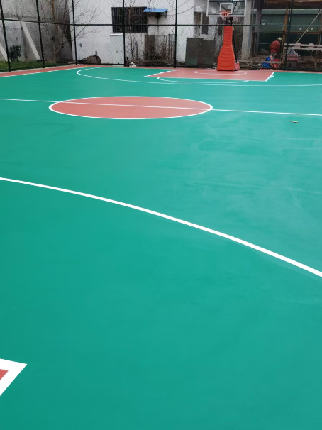 天峻 球场长期使用易出现地面开裂
